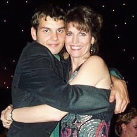 Katharine Luckinbill's elder brother Simon Luckinbill.